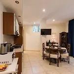 Confortevole Con Posto Auto Gratuito E Wifi Apartment