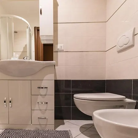 Confortevole Con Posto Auto Gratuito E Wifi *